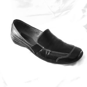 Natural Soul black flats by Naturalizer